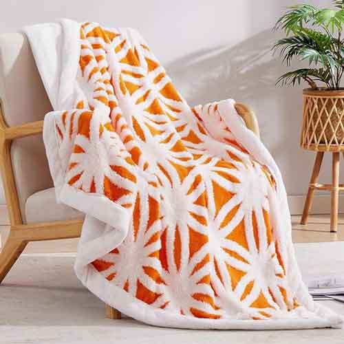 fall blanket - fall essentials - mindoverlatte.com