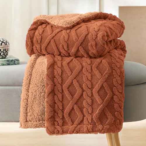 fall blanket - fall essentials - mindoverlatte.com