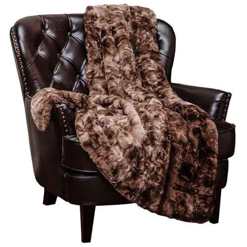 fall blanket - fall essentials - mindoverlatte.com